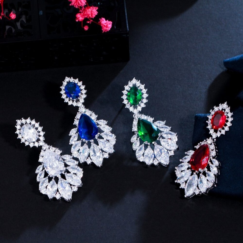 Emerald Green Elegant Chandelier Drop Cubic Zirconia Bridal Earrings - Picture 5 of 7